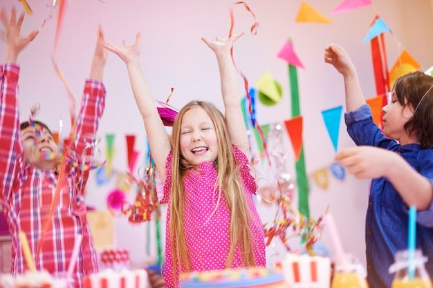 Planujesz urodziny przyjęcie dla dzieci? Koniecznie sprawdź te trzy atrakcje!